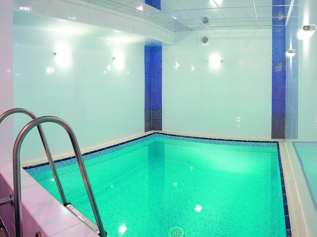Evropeyskiy クレメンチューク エクステリア 写真