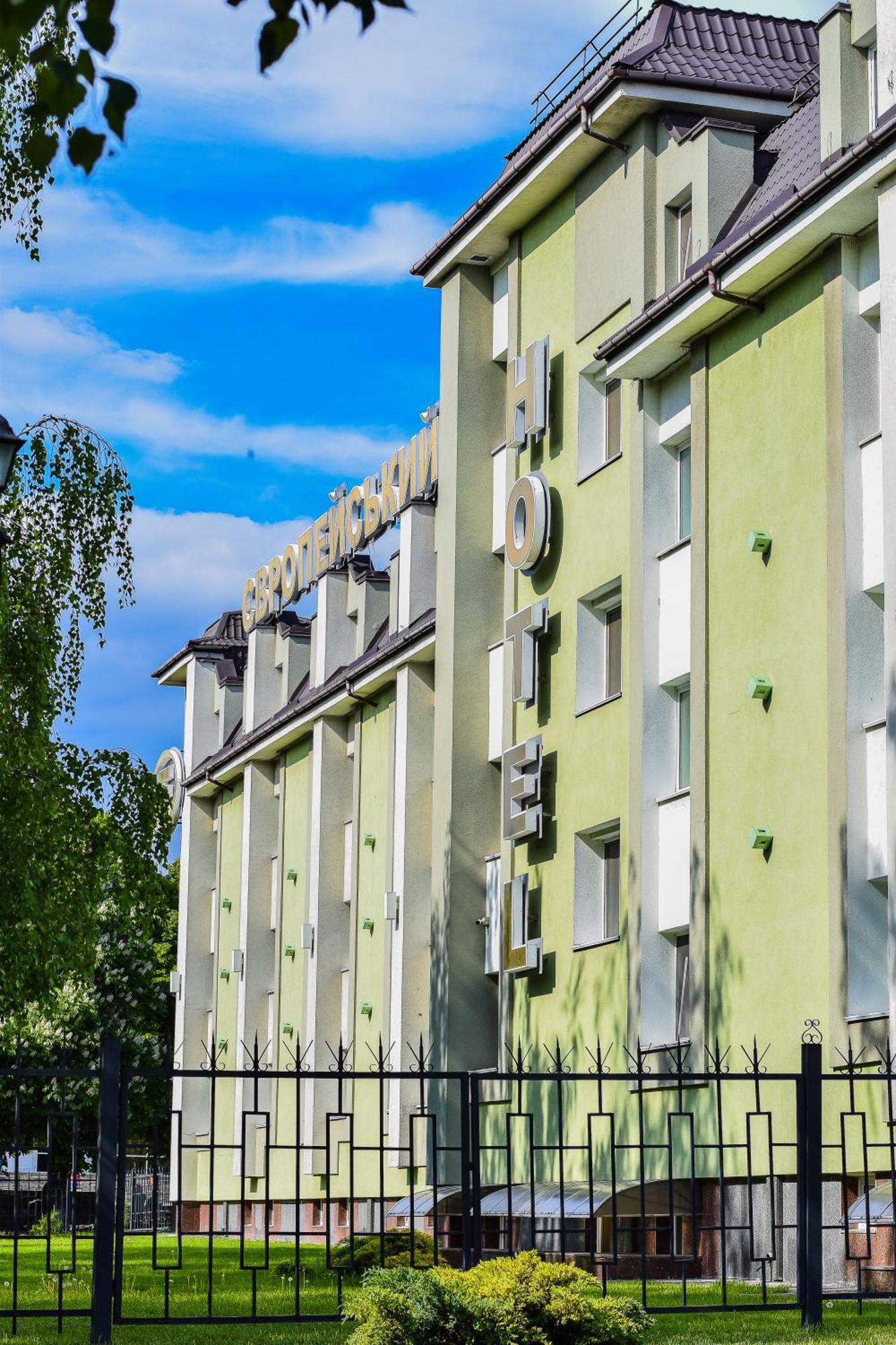 Evropeyskiy クレメンチューク エクステリア 写真